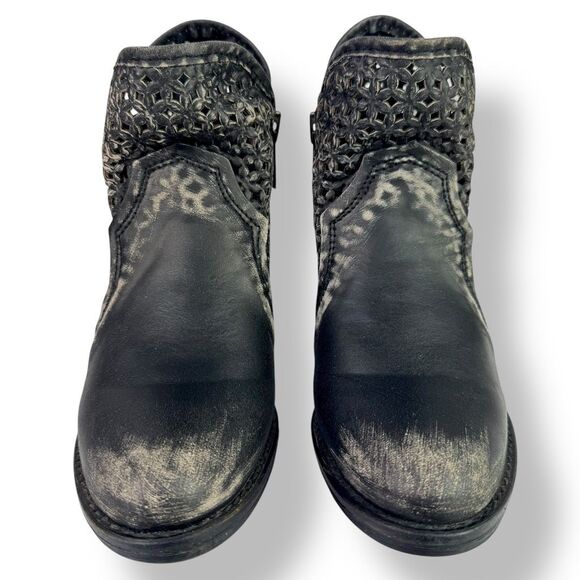 Circle G Black Ankle Booties with Laser-Cut Design - Picture 7 of 13